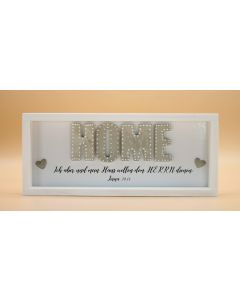 Holzrahmen weiss lackiert mit Aufhängung, weisse Betonherzen  "Jesus Christus spricht: Seid barmherzig wie auch euer Vater im Himmel barmherzig ist." Lukas 6:36  Massangaben: Format A4