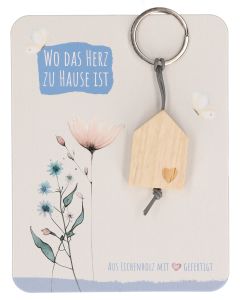 Butzon & Bercker Holz-Schlüsselanhänger 10,5 x 3 cm – aus unbehandeltem Eichenholz mit Herz-Lasergravur, graues Lederband, Lieferung auf Backcard mit warmer Botschaft