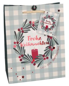 Butzon & Bercker Überraschungspaket Geschenktüte Frohe Weihnachten 23 x 18 x 10 cm – farbig bedruckt mit Folienprägung, Tragekordel und Stern-Brad Verschluss, liebevoll zusammengestellt